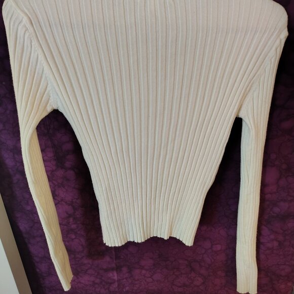 Rihoas Cream V-Neck Sweater – Long Sleeve, Soft Knit Elegance CLEARENCE - Picture 3 of 3